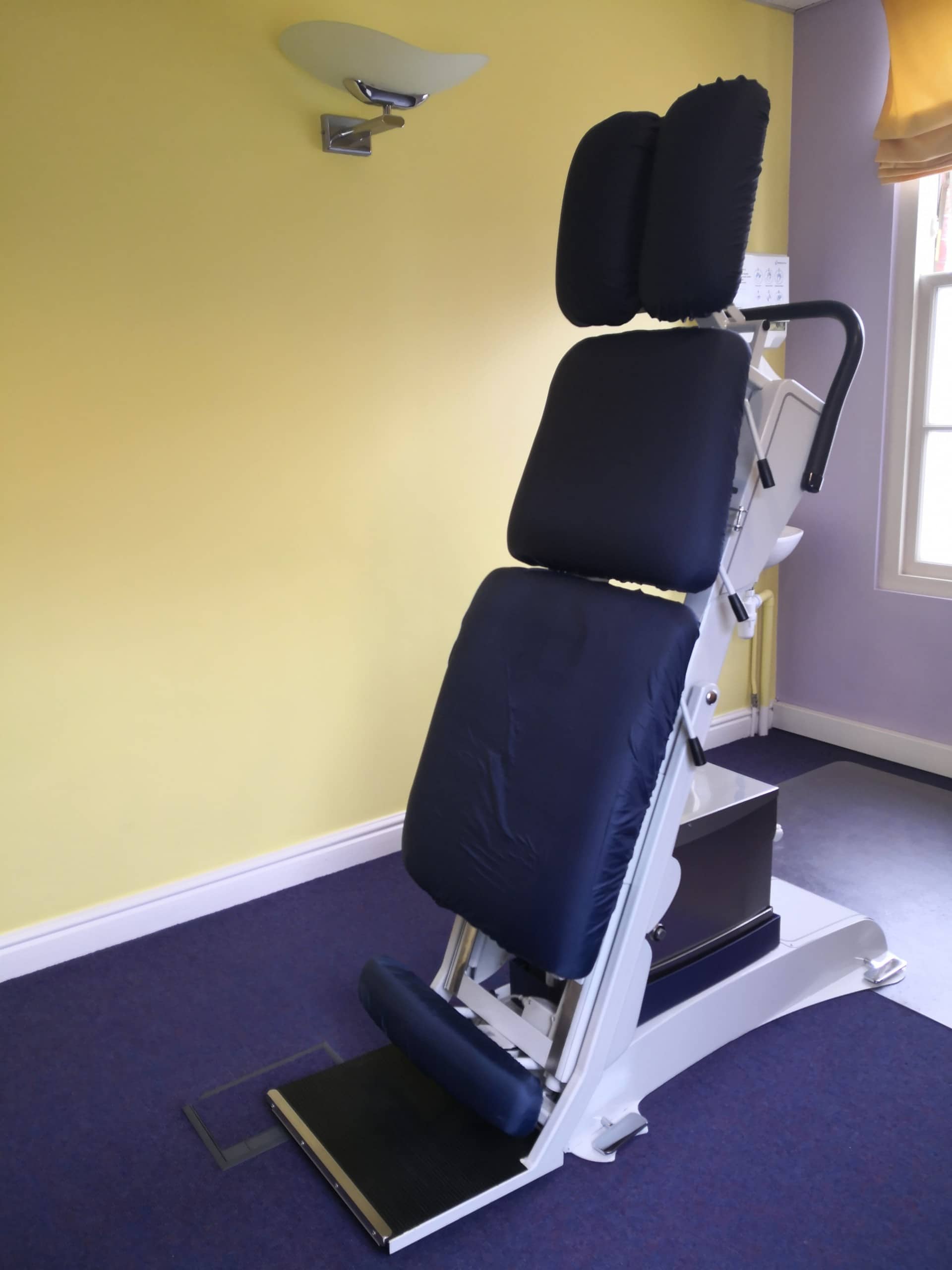 Chiropractic table upright